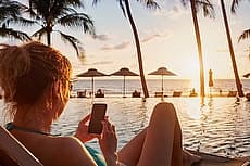 mobile internet use on holiday